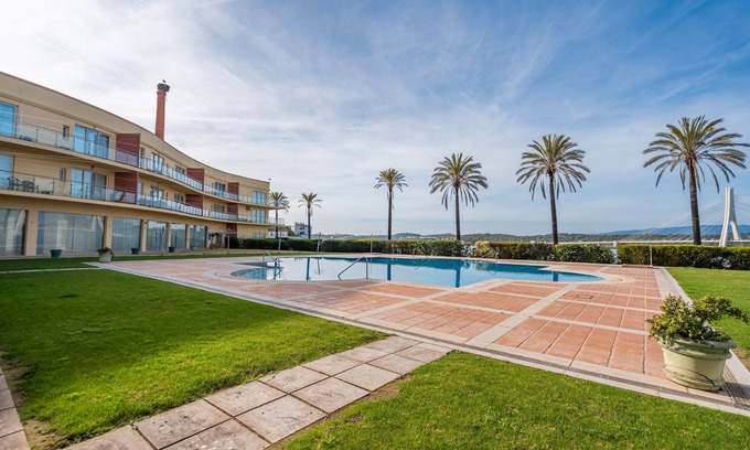 Estombar Apartment | Apartment 'Soeiro' with Shared Pool, Wi-Fi and Air Conditioning