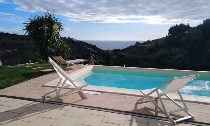 Pompeiana Apartment | Apartment/studio with private terrace with sea view