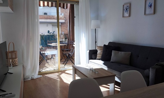 Santa Pola Apartment | Apartment 'Superbe Appartement 4 Minutes Pied' with Balcony, Wi-Fi and Air Conditioning
