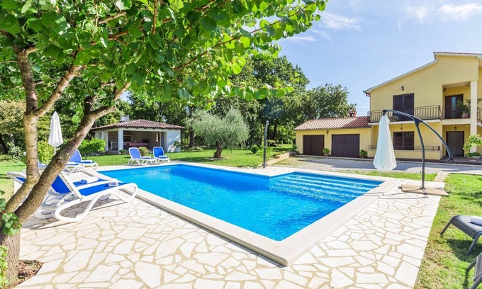 Susnjici Apartment | Apartment Susnjici 1 with Pool, BBQ, Children Playground and Balcony