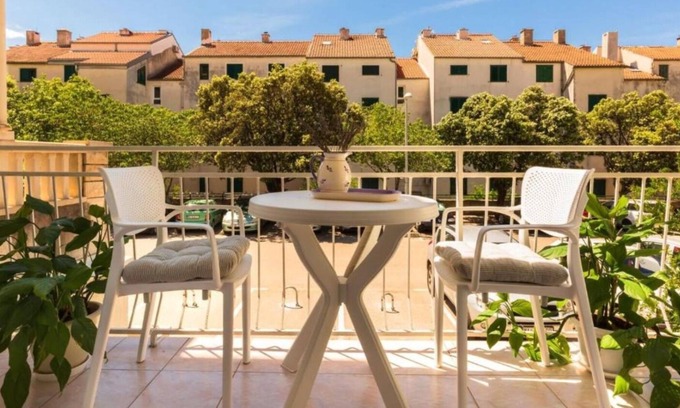 Istok Apartment | Apartment Tattoo - modern & free parking: SA2(3) - Makarska, Riviera Makarska, Croatia