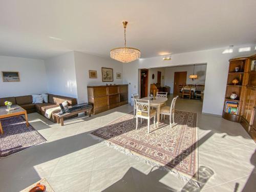 Lahnstein auf der Hohe Apartment | Apartment Terrassenwohnung am Kurpark by Interhome