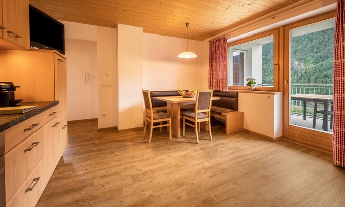 Feldthurns Apartment | Apartment "Toni Kathrin" with Mountain View, Shared Sauna and Garden
