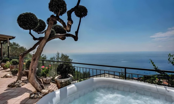 Nerano Apartment | Apartment 'Ulivello House' with Sea View, Wi-Fi and Air Conditioning