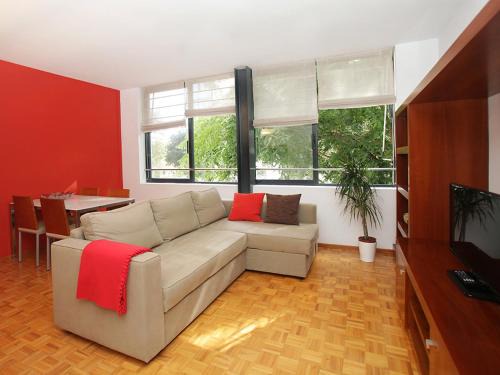 La Vila Olimpica del Poblenou Apartment | Apartment Vila Olimpica Pamplona by Interhome
