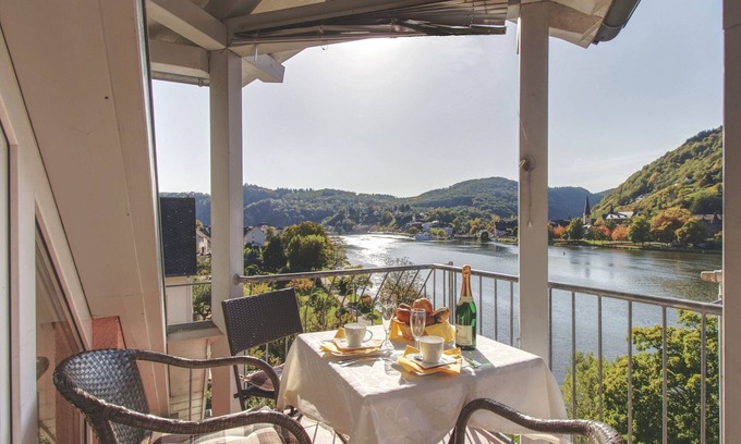 Bullay Apartment | Apartment with balcony directly on the banks and with a view of the Moselle