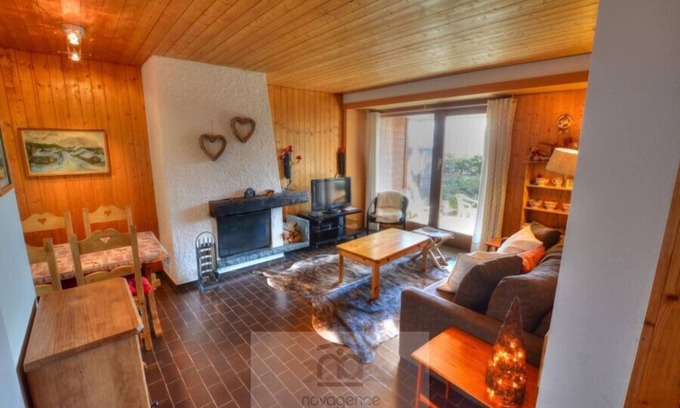 Anzere Apartment | Apartment with entrance corridor, bathroom/WC, bedroom with 2 single beds. Living room with chimney