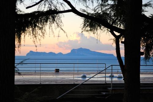 Vittorio Emanuele Apartment | Apartmento Centrale Vista Capri