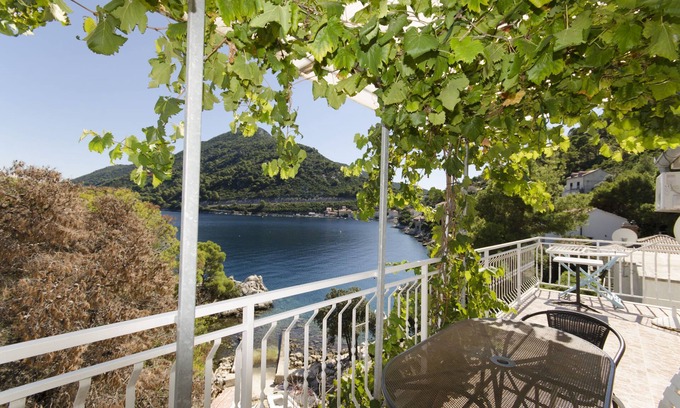 Sobra Apartment | Apartments and Rooms Nike (50271-A2) - Sobra - island Mljet