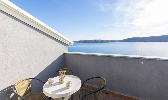 Vlasici Apartment | Apartments Beachfront Ante (28991-A7) - Vlasici - island Pag