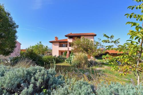 Bale Apartment | Apartments Bale 1945