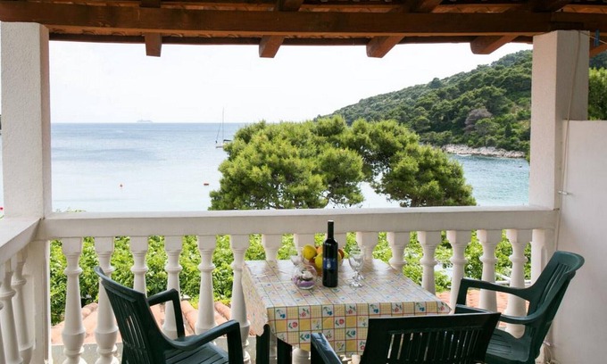 Saplunara House | Apartments Franka Saplunara-Triple Room with Terrace and Sea View No1