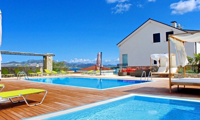 Drace Apartment | Apartments Kula - Three Bedroom Apartment with Balcony and Sea View-B5