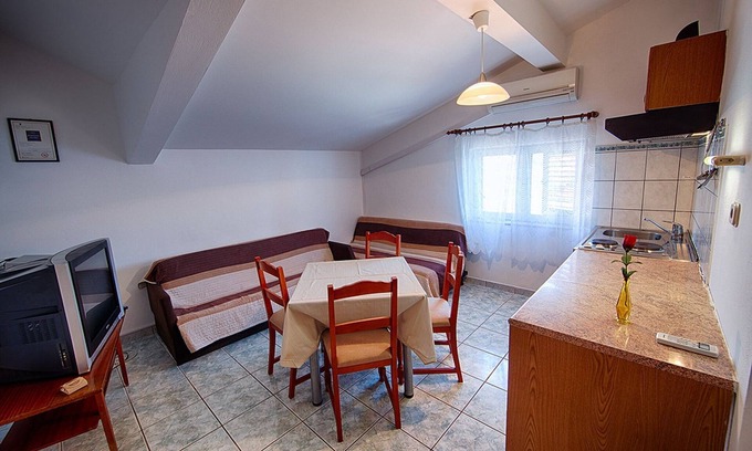 Pasadur Apartment | Apartments Malo Lago - One-Bedroom Apartment with Balcony and Sea View - Attic (Apartment 1)