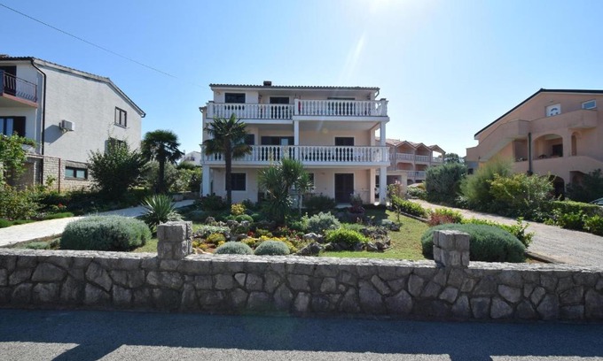 Njivice Apartment | Apartments Marinela