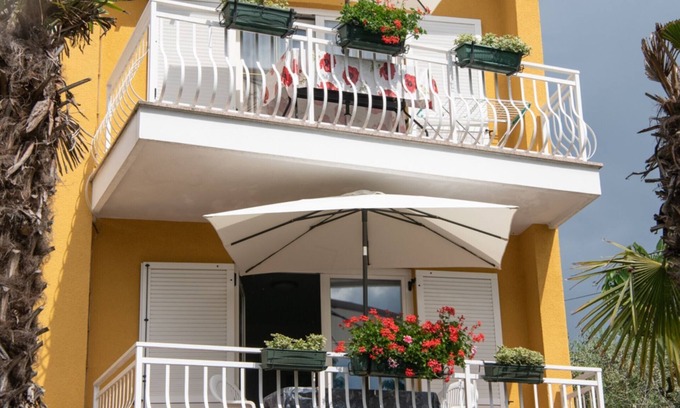 Ika Apartment | Apartments Mirjana IKA - Studio Apartment With Balcony (A1)