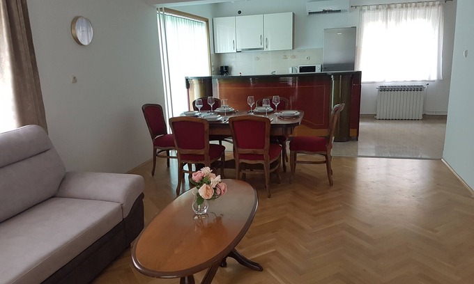 Milcetici Apartment | Apartments REA * 4 + 2 air conditioning