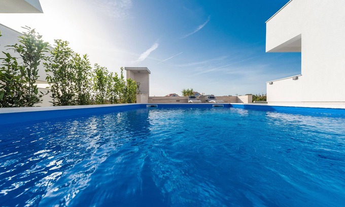 Zrce House | Apartments & Rooms Pool Villas Maris B