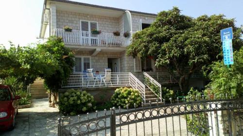Mirce Apartment | Apartments with a parking space Mirca, Brac - 730