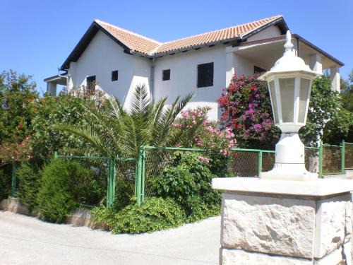 Cove Makarac (Milna) Apartment | Apartments with a parking space Milna, Brac - 14961