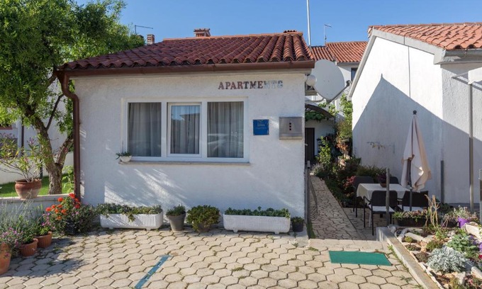 Brulo Apartment | Apartments with parking space Porec - 7154