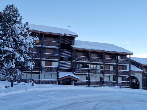 Montalbert Apartment | Appart cosy 2P+coin montagne, ski aux pieds, proche commerces - FR-1-755-11
