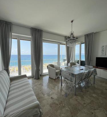 Finale Pia Apartment | Appartamento Direttamente sul Mare