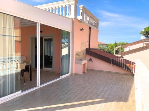San Vincenzo Apartment | Appartamento in Villino Laura