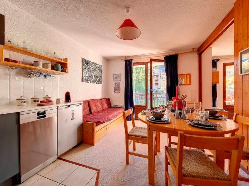 Saint-Martin-de-Belleville Apartment | Appartement lumineux A proximité des pistes Balcon - FR-1-344-929