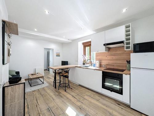 Bellegarde-sur-Valserine Apartment | Appartement proche gare, plein centre, balcon