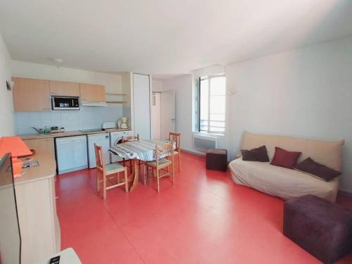 Cauterets Apartment | Appartement à Cauterets: 4 pers, parking, proche thermes - FR-1-812-86