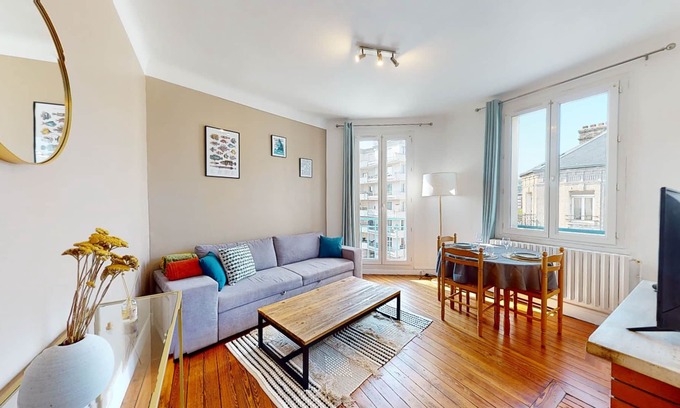 Anatole France Danton Apartment | Appartement à Deux pas de la Gare