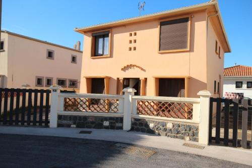 Portiragnes-Plage Apartment | Appartement 2 pièces, au 1er étage pour 2 à 4 couchages, proche commerces et 200m plage de PORTIRAGNES PLAGE LXRH9