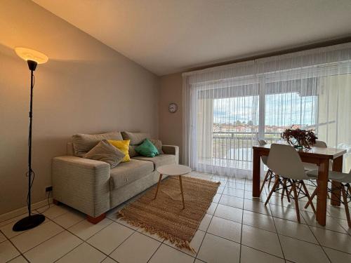 Behobie Apartment | Appartement avec Terrasse Proche Plage et Parking Gratuit - FR-1-239-955