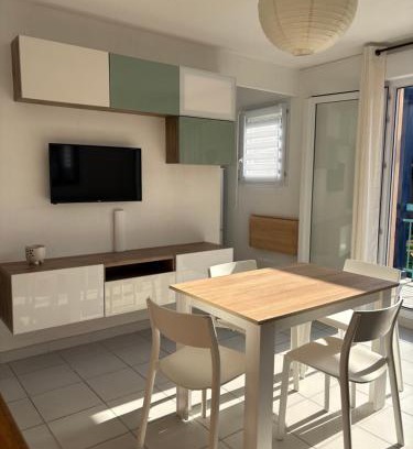 Miramar Apartment | Appartement cosy à 200 m de la plage à pied