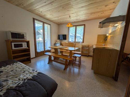 Beaufort Apartment | Appartement Calme au Centre de Beaufort - Balcon, Parking, Proche Commodités et Stations de Ski - FR-1-342-319
