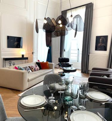 Saint-Louis Apartment | Appartement Charles Le Brun, Face au Château de Versailles, avec parking privé