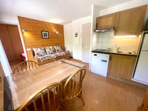 Flumet Apartment | Appartement cosy au pied des pistes avec piscine, balcon et parking privé - FR-1-505-170