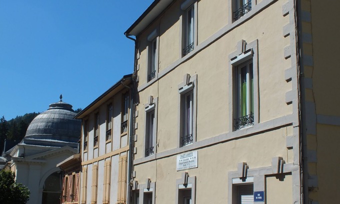 La Bourboule Apartment | Appartement F1 Situé au 1er Étage, Proche des Thermes