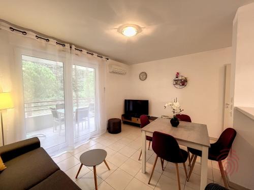 Lamalou-les-Bains Apartment | Appartement F2 climatisé à Lamalou-les-Bains, terrasse, proche centre et thermes, animaux acceptés - FR-1-451-167