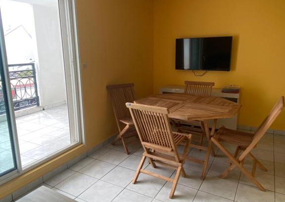 Saint-Andre Apartment | Appartement F2 centre-ville Saint-André