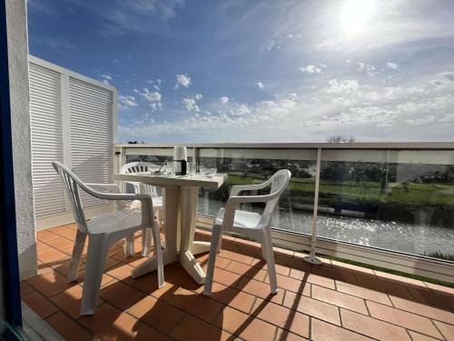 Noirmoutier-en-l'Ile Apartment | Appartement cosy en centre-ville avec balcon, parking et à 10 min des plages - 4 couchages - FR-1-224B-196