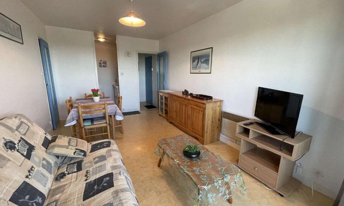 Saint-Hilaire-de-Riez Apartment | Appartement cosy proche plage avec balcon et vue mer - FR-1-224C-48