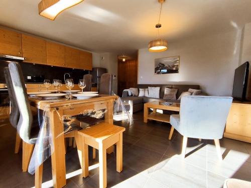Samoens Apartment | Appartement lumineux 2 chambres, terrasse sud, parking, WiFi - FR-1-624-128