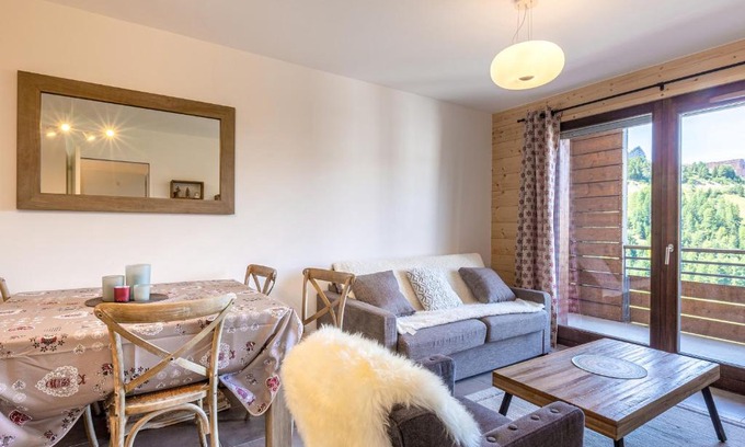 Plagne Centre Apartment | Appartement moderne avec vue Mont Blanc, proche pistes, casier à skis et garage privatif - FR-1-351-101