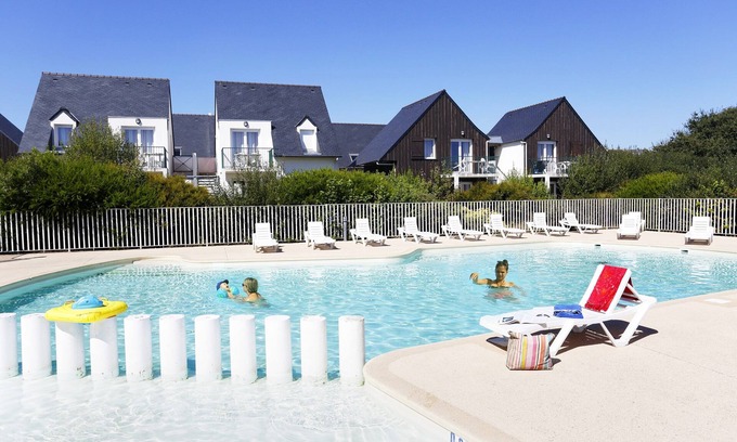 Saint-Pol-de-Leon Condo | Appartement proche de la plage + accès piscine
