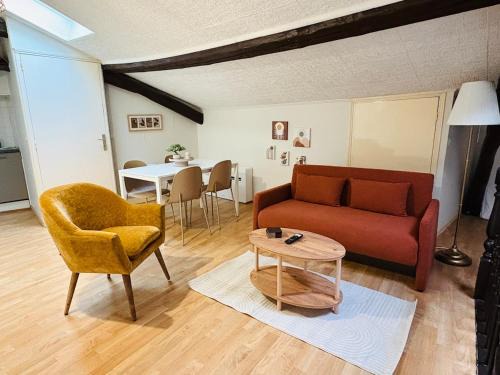 Castres Apartment | Appartement Proche Place Soult l 2 CH l Climatisé