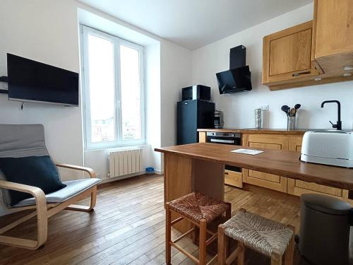 Trebeurden Apartment | Appartement rénové au centre de Trébeurden, 400m de la plage, proche commerces - FR-1-368-407