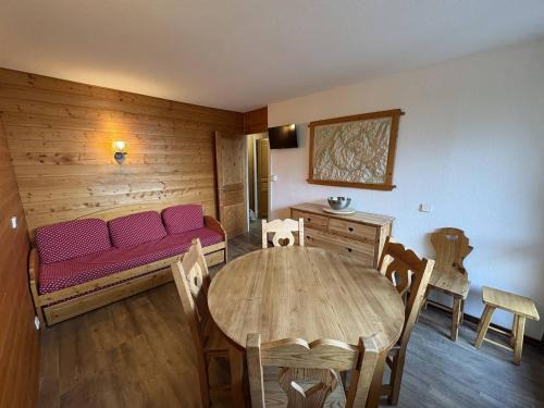 Plagne Centre Apartment | Appartement ski-in/ski-out à Plagne Centre, 7 pers., 2 chambres, balcon - FR-1-351-61