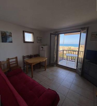 Saint-Pierre-la-Mer Apartment | Appartement T3 avec terrasse donnant sur la mer sur Saint Pierre la Mer